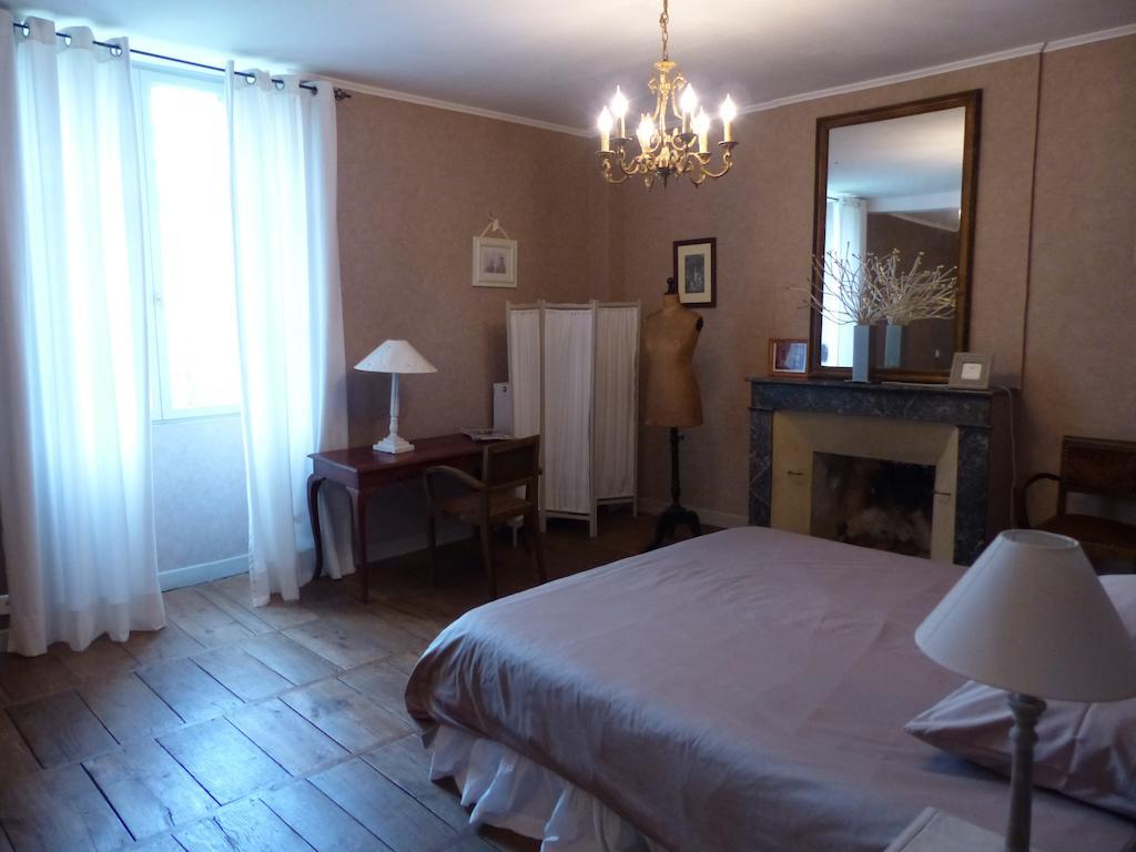 Le Domaine De Panissac Bed and Breakfast Berneuil  Kamer foto