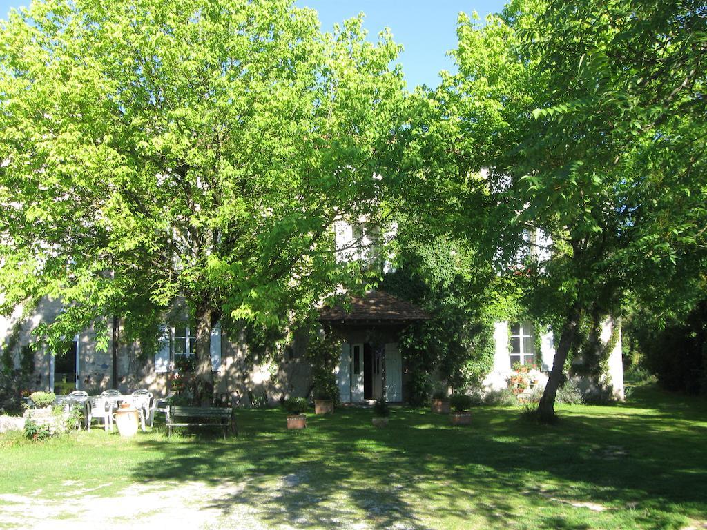 Le Domaine De Panissac Bed and Breakfast Berneuil  Buitenkant foto