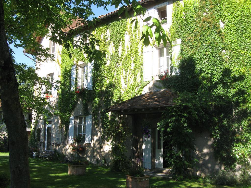 Le Domaine De Panissac Bed and Breakfast Berneuil  Buitenkant foto